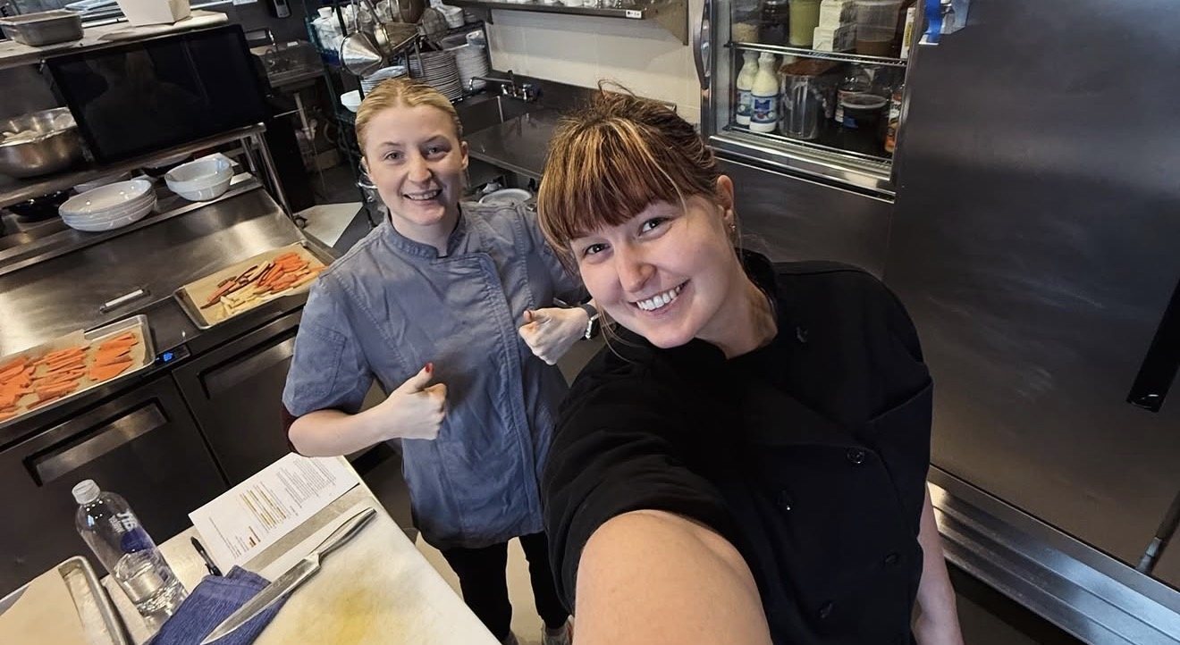 Kiernen and Aniston — two sisters, one kitchen