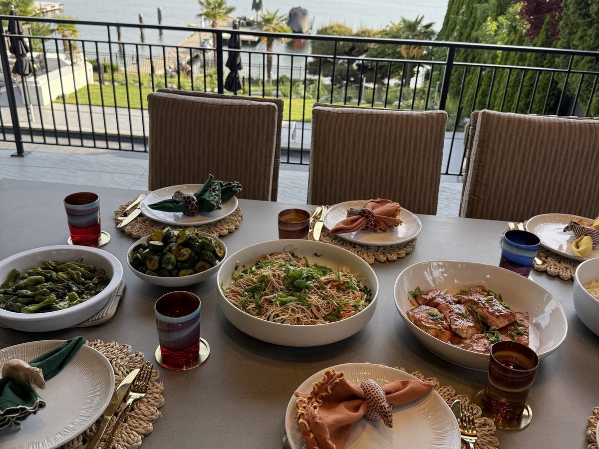 Seasonal table spread